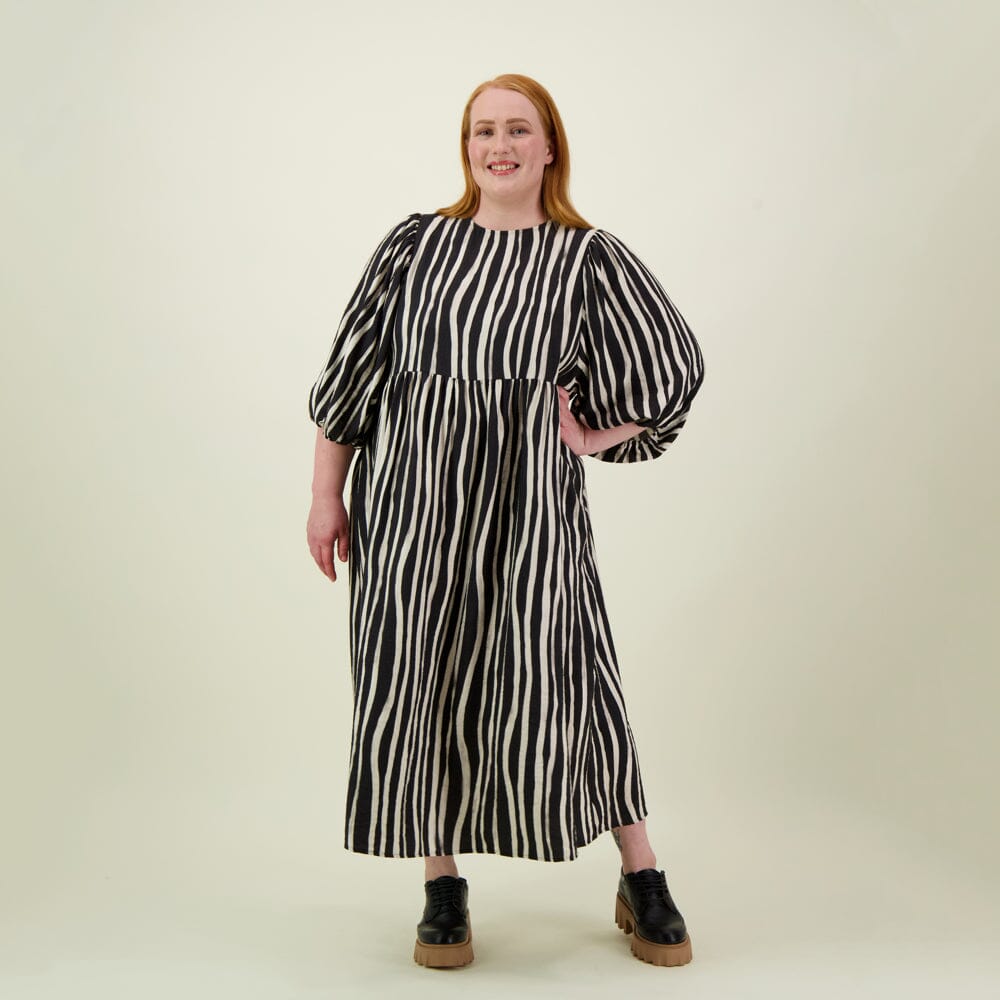 ALLEY VOLUME SLEEVE MIDI MEKKO | LICORICE Secret Places