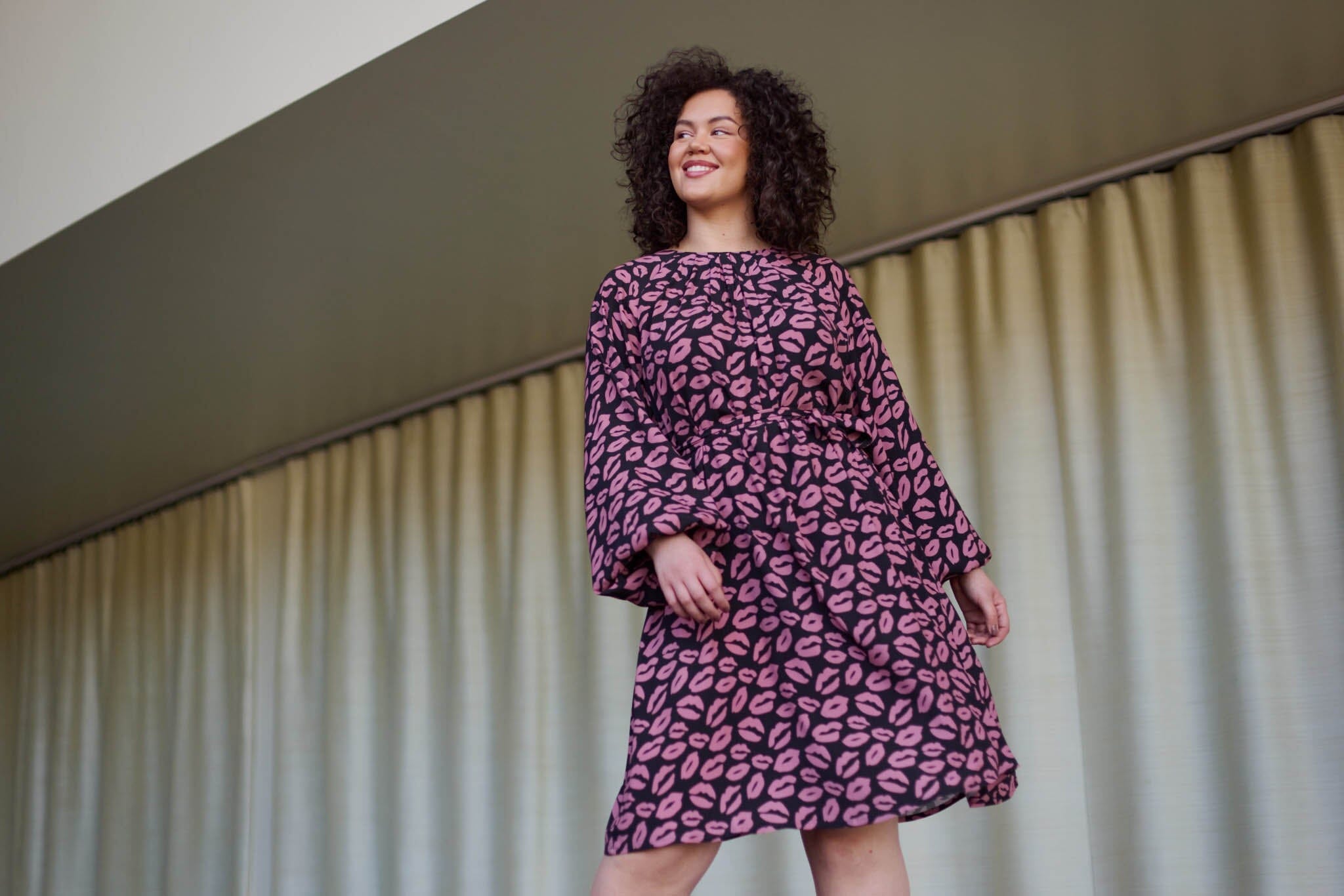 Bisous Voluminous Dress -Mekko | Licorice Aikuisten mekko Oh, Oui!