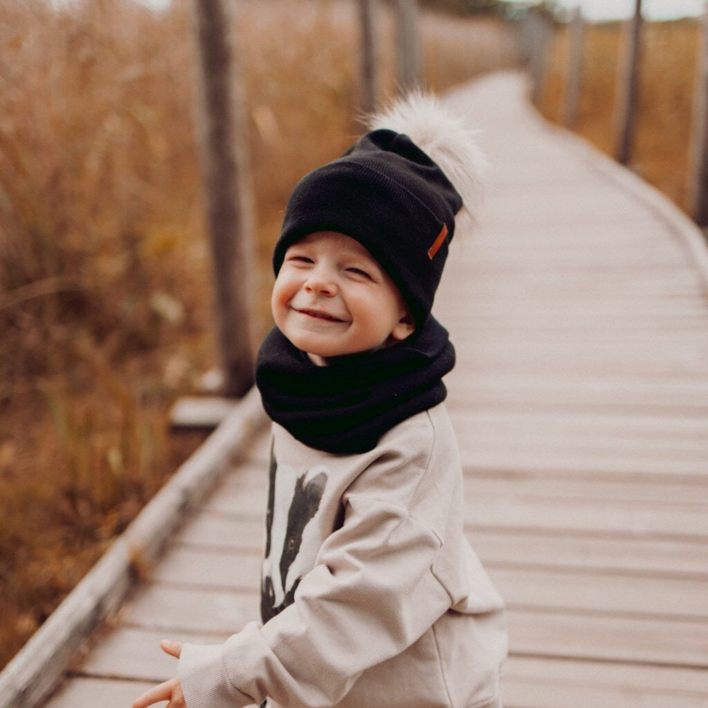 Chilly-Tuubihuivi, Merinovilla | Black Huivi A World Full of Smiles