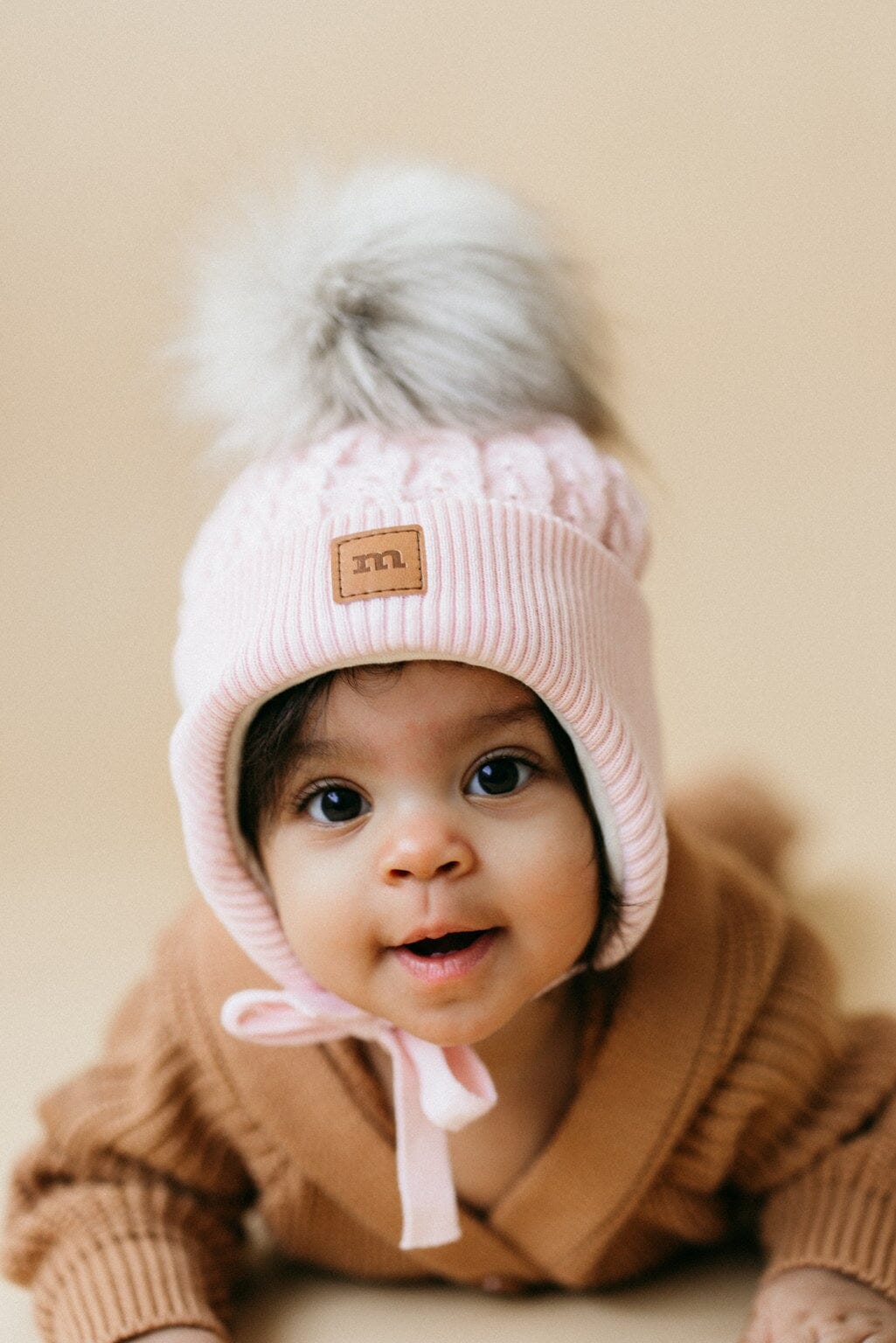 FUR POM CABLE BABY BEANIE -PUUVILLAPIPO | SEASHELL Pipo Flying Moments