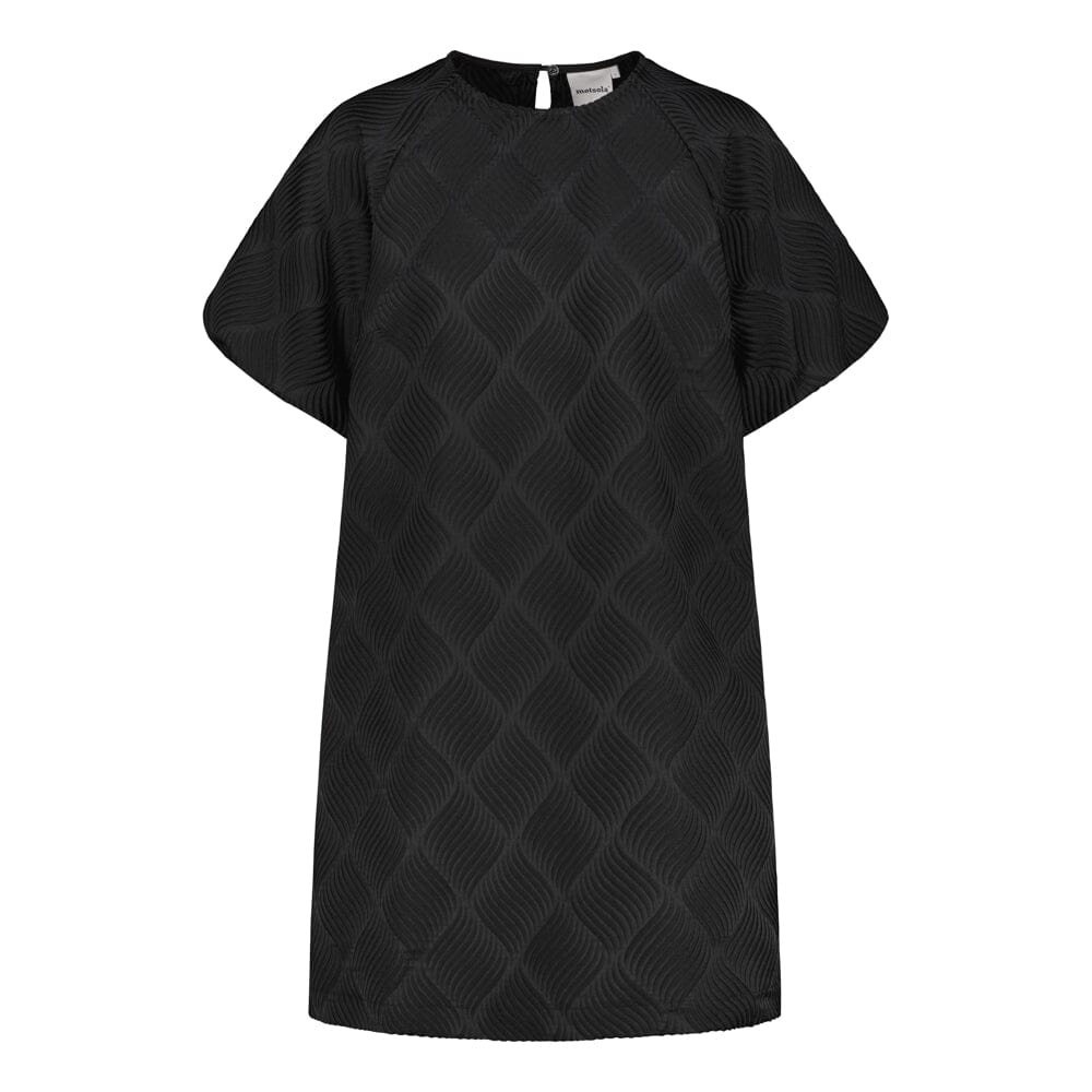 tuotekuva jossa naisten lyhyt musta jacquard-mekko lyhyillä puhvihihoilla