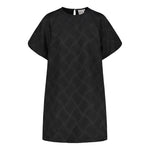 tuotekuva jossa naisten lyhyt musta jacquard-mekko lyhyillä puhvihihoilla