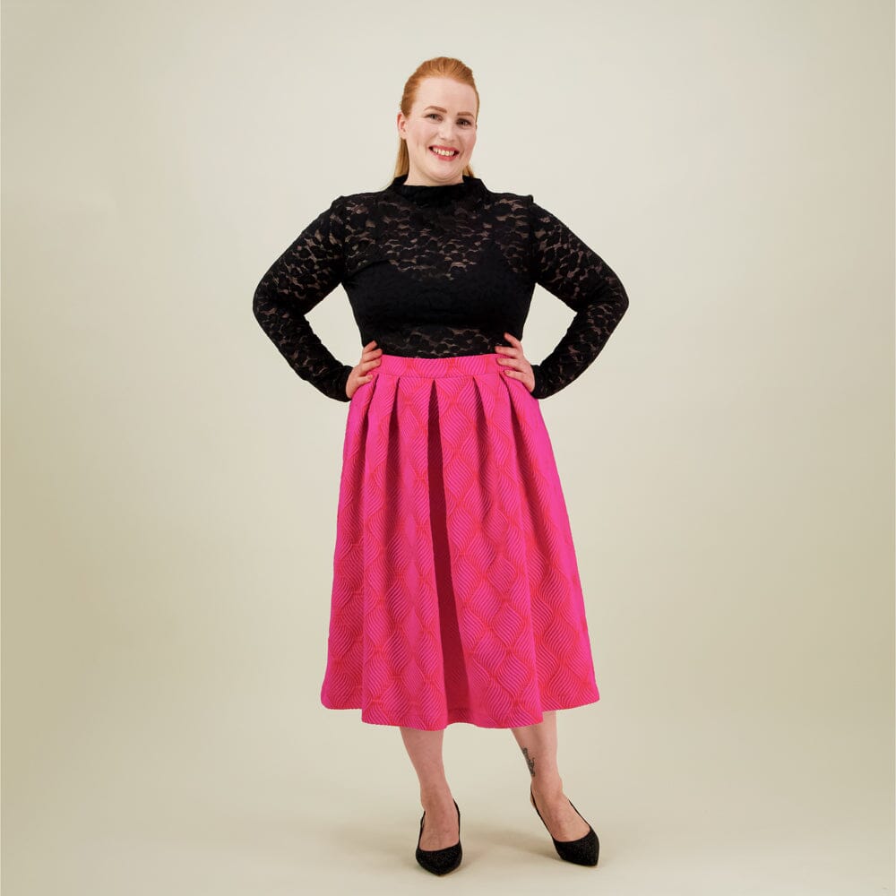 Naisten midimittainen pinkki-oranssi jacquard-hame vyötärön laskoksilla ja vetoketjukiinnityksellä.