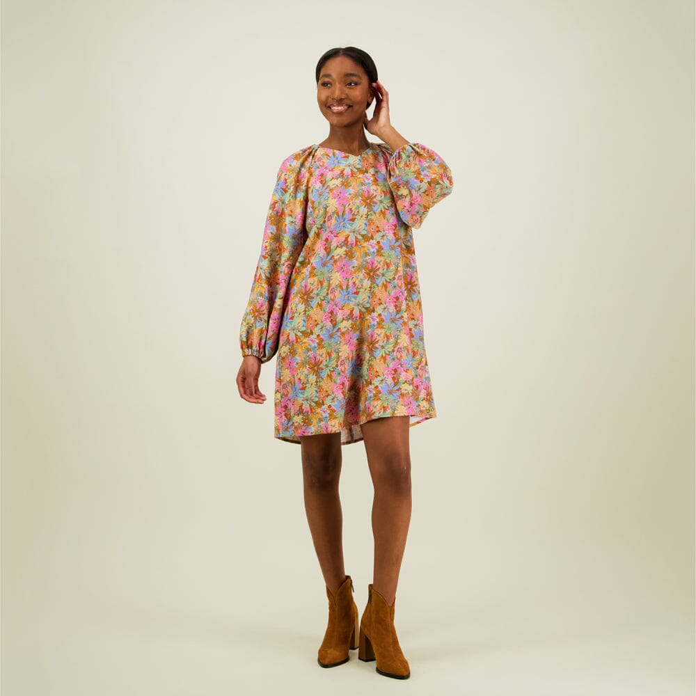 Naisten tunikamallinen viskoosimekko Cynthia De Vitin kuosilla, pitkät puhvihihat ja sivutaskut