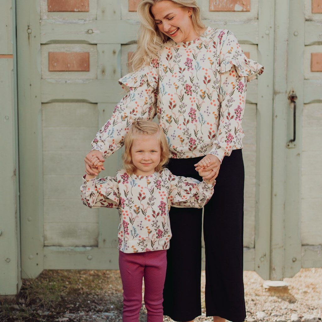 Perfect Day Frill Sweater -Collegepaita | Creamy Pitkähihainen paita Urban Story