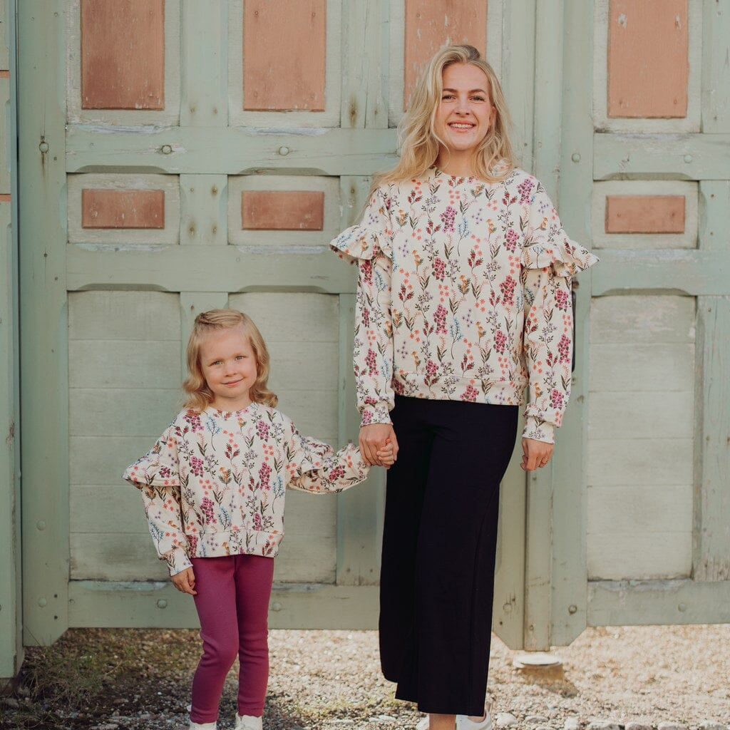 Perfect Day Frill Sweater -Collegepaita | Creamy Pitkähihainen paita Urban Story