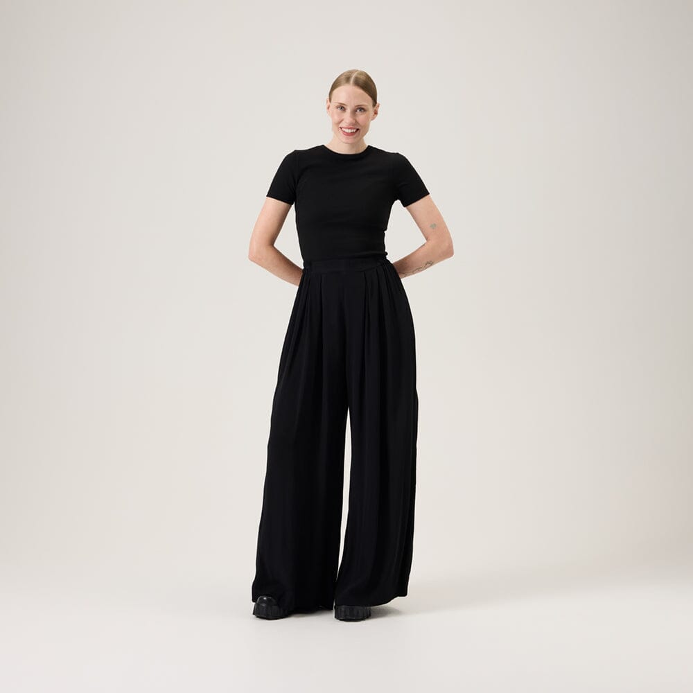 Pleated Wide Leg Pants -Housut | Licorice Aikuisten housut Oh, Oui!