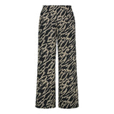 Tuotekuva naisten mustat suoralinjaiset housut kierrätyspolyesterista, reilunmittaisilla lahkeilla ja sivutaskuilla