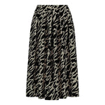 tuotekuva jossa naisten midimittainen musta laskostettu hame kierrätyspolyesterista, joustavalla vyötäröllä ja sivutaskuilla.