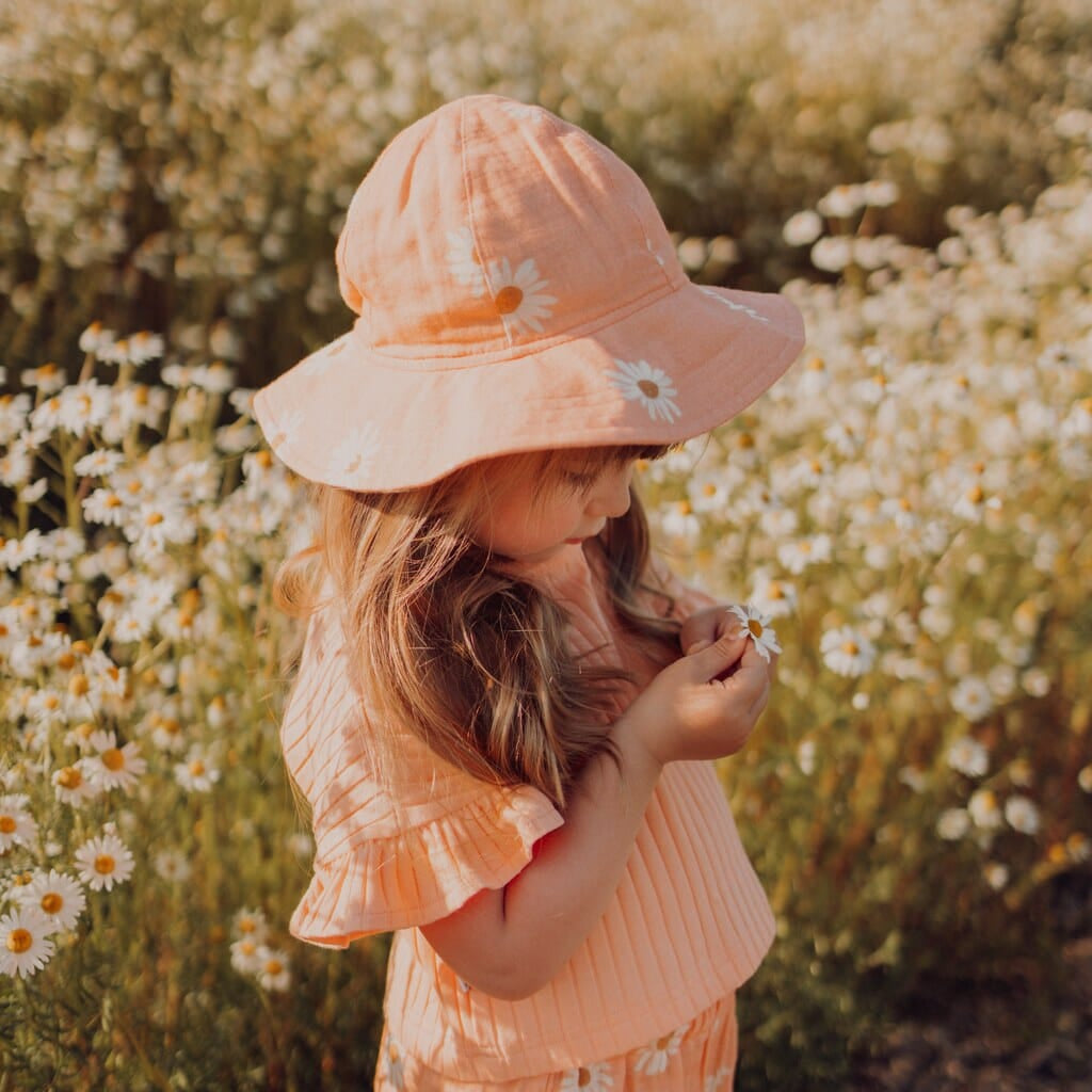 Sweet Daisy Muslin -Kesähattu | Peachy Hattu Dancing In The Sunshine