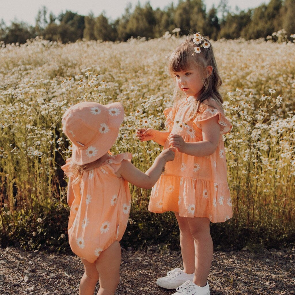 Sweet Daisy Muslin -Kesähattu | Peachy Hattu Dancing In The Sunshine