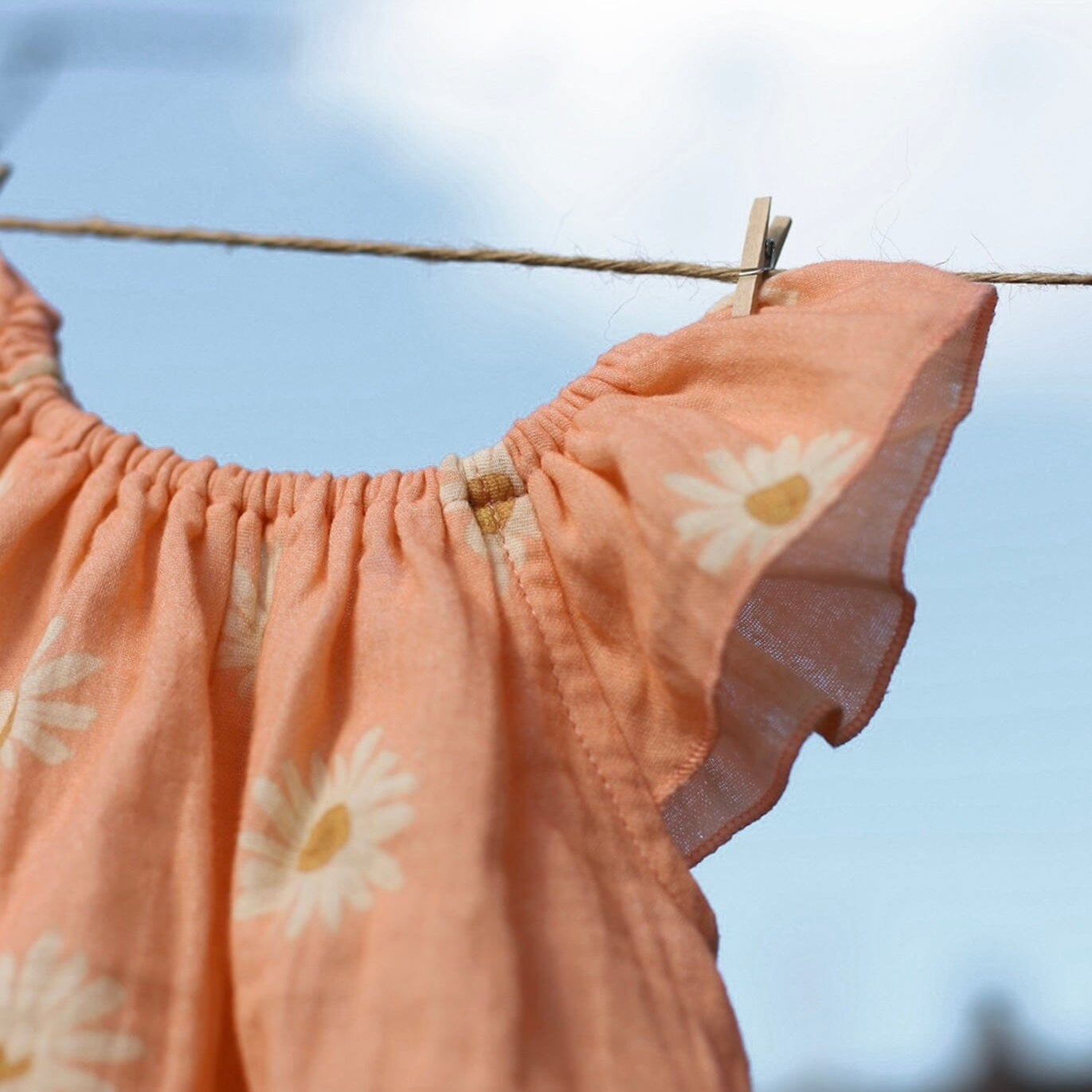 Sweet Daisy Muslin Romper | Peachy Body Dancing In The Sunshine