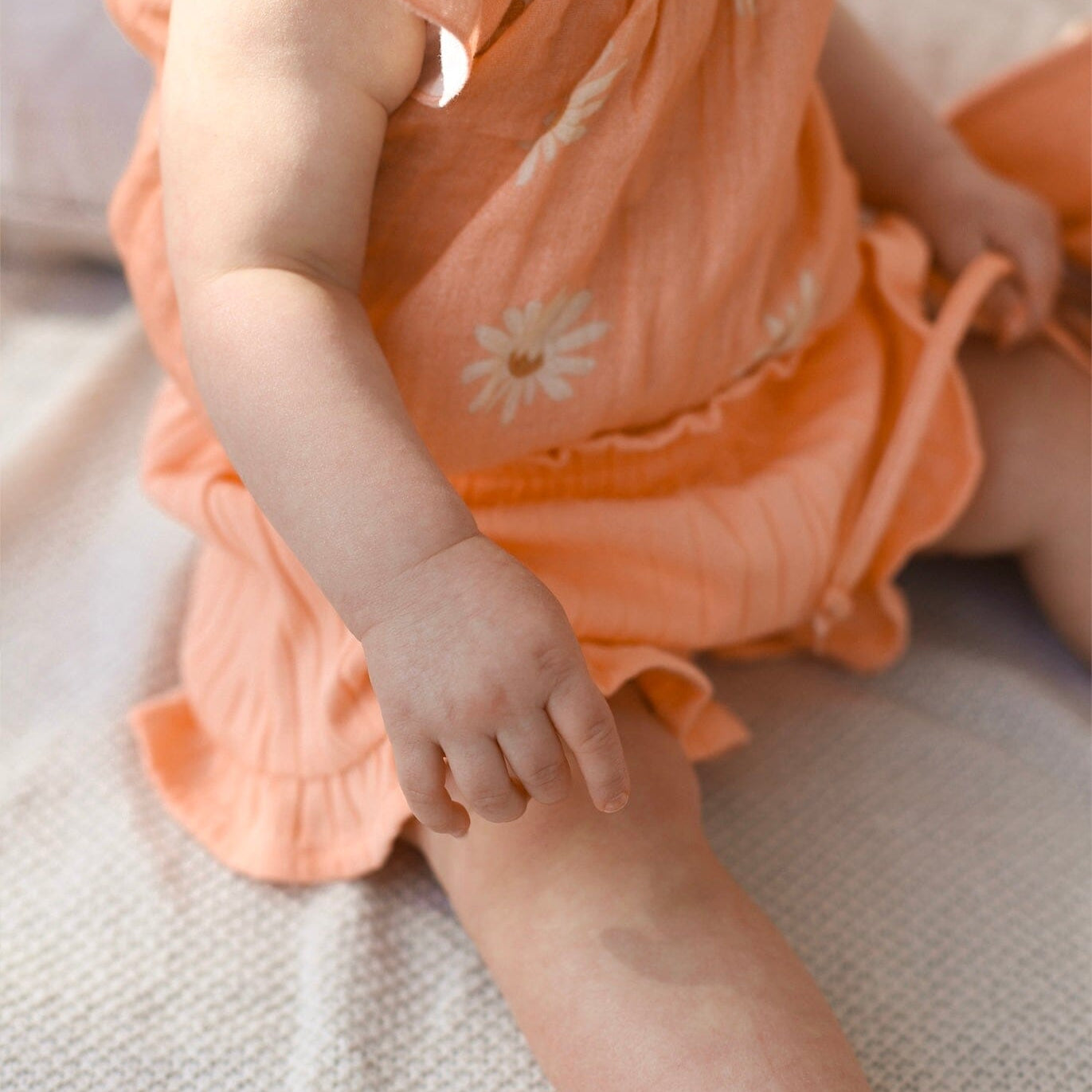 Sweet Daisy Muslin Romper | Peachy Body Dancing In The Sunshine