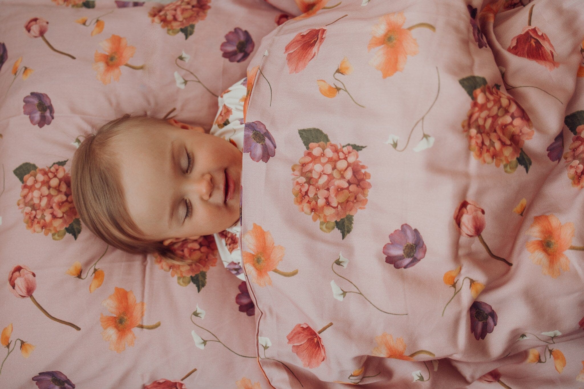 Whispers -Pussilakanasetti Junior | Rosy Pussilakana Under the Same Moon Home