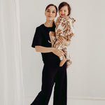 Women's Leopard -T-Paita | Licorice Aikuisten paita We are family